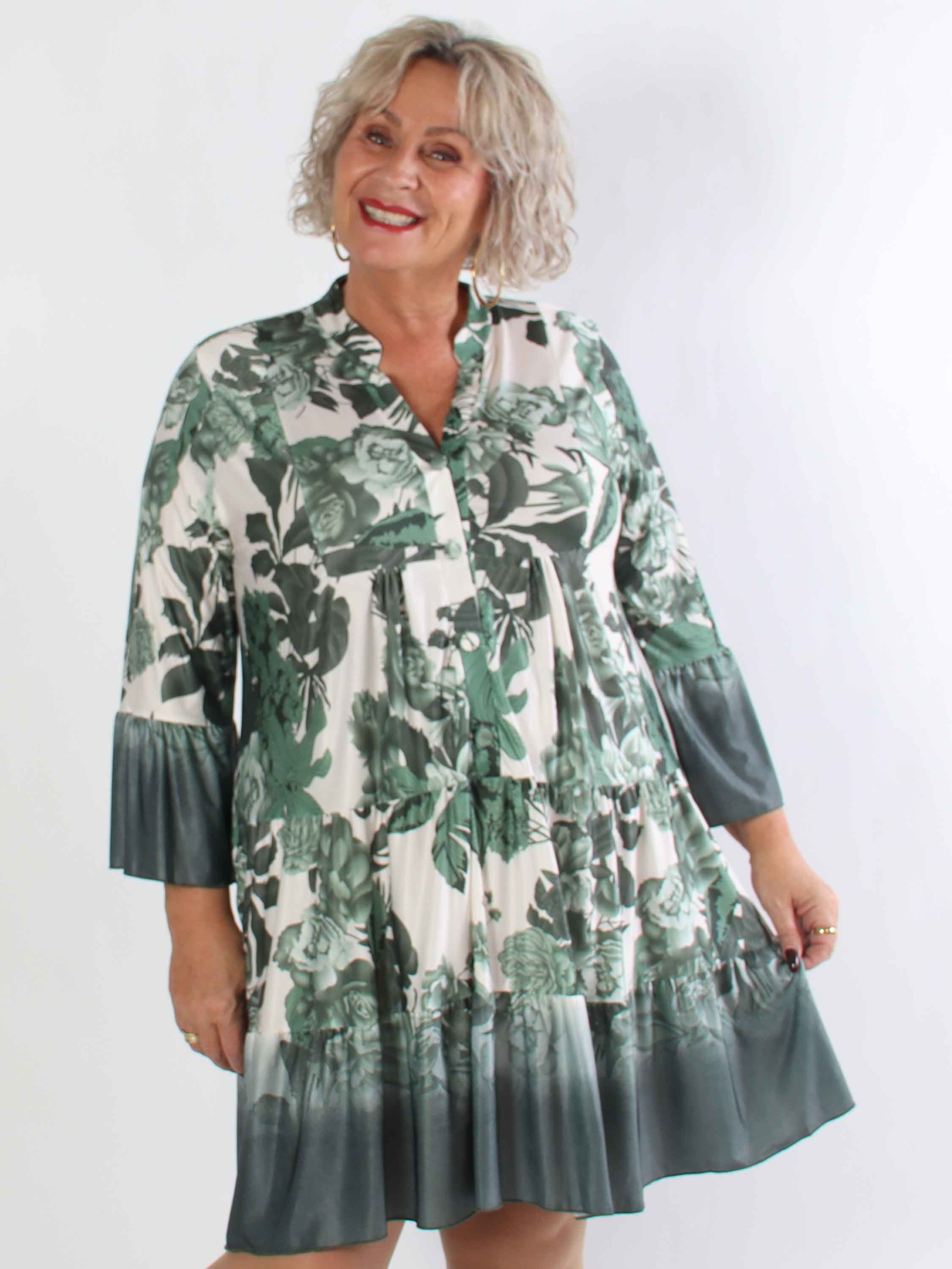 Milania Flower - Elastisk blomstret plus size kjole med flæselag